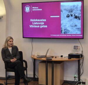 Neringa skaito paskaitą